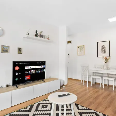 Apartment One Bedroom With Mountain View